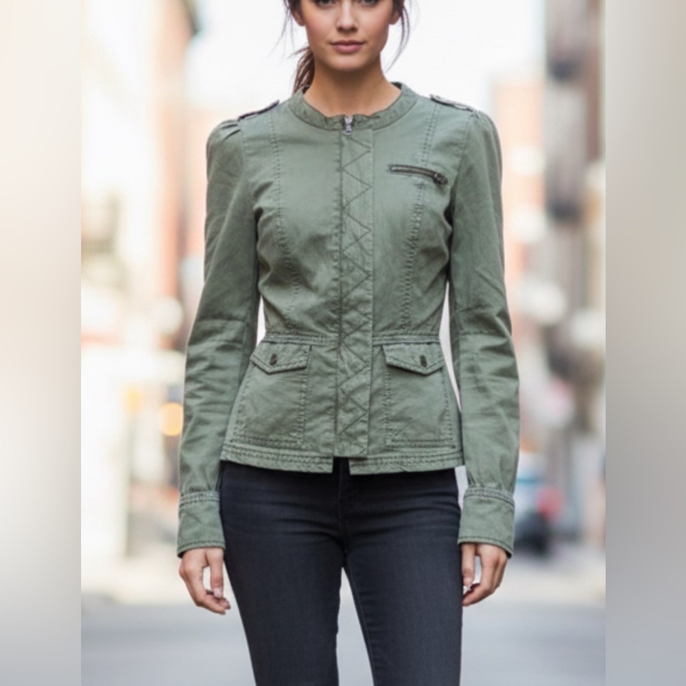 FREE PEOPLE 1970 Army Green Utility Military Jacket with Cargo Pockets. Size 2.